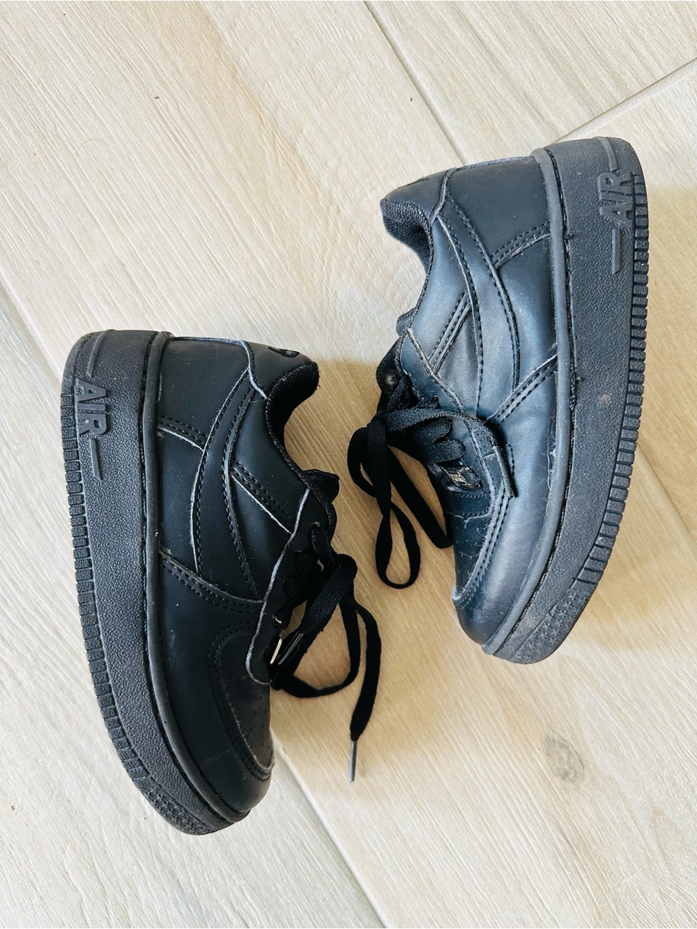Toddler black Air sneakers
